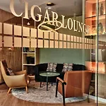 Crowne Plaza By Ihg Otel