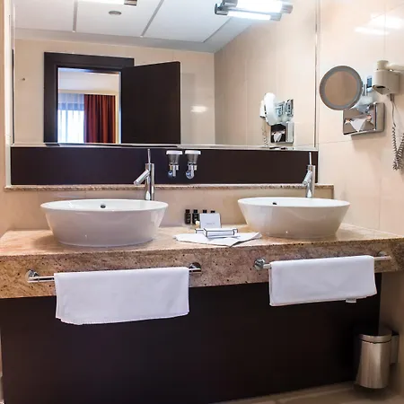 Crowne Plaza By Ihg Otel 4*