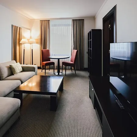 Crowne Plaza By Ihg Hotell