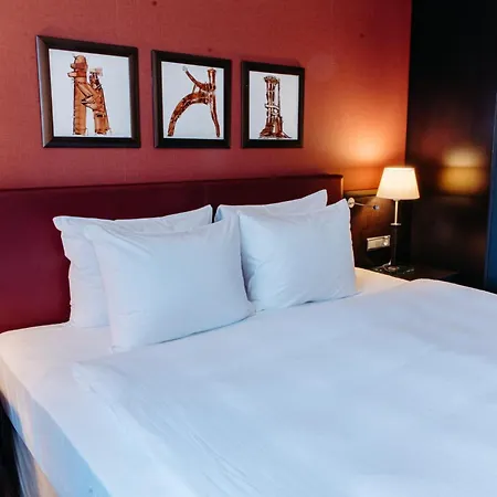 Crowne Plaza By Ihg Hotell