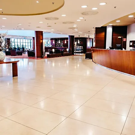 Crowne Plaza By Ihg Hotell