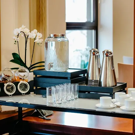 Crowne Plaza By Ihg Hotell