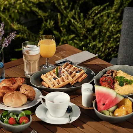 Crowne Plaza By Ihg