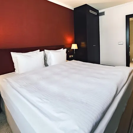 Crowne Plaza By Ihg Hotel