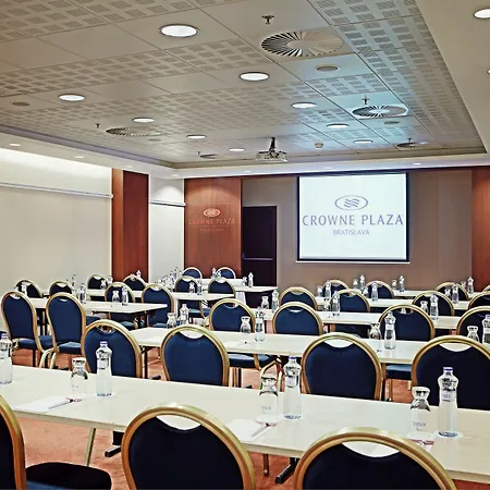 Crowne Plaza By Ihg Hotell 4*