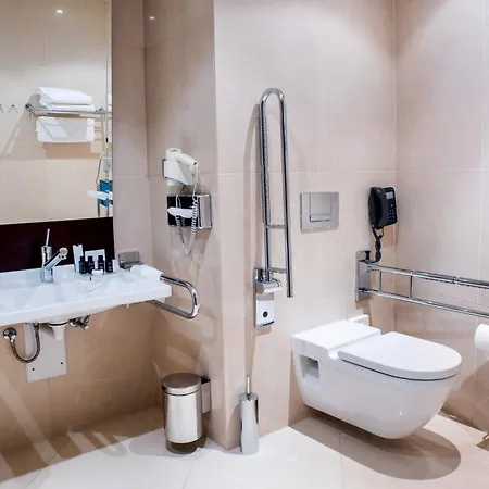 Crowne Plaza By Ihg 4*