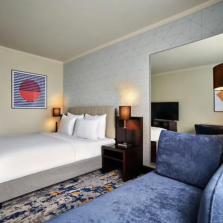 Crowne Plaza By Ihg Otel 4*