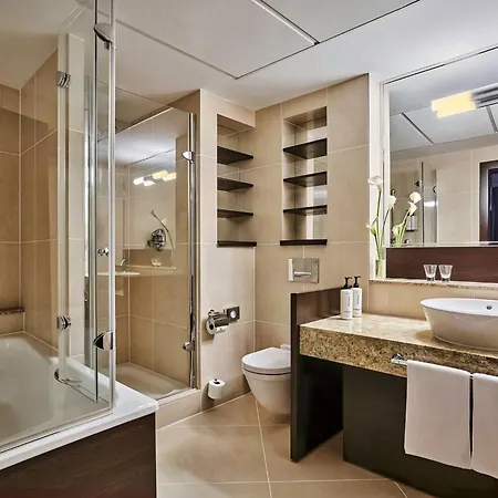 Crowne Plaza By Ihg Otel