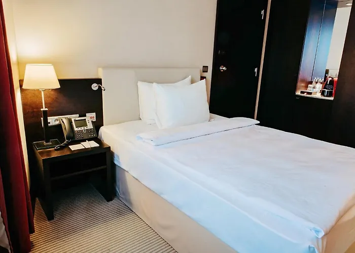 Crowne Plaza By Ihg Hotel 4*