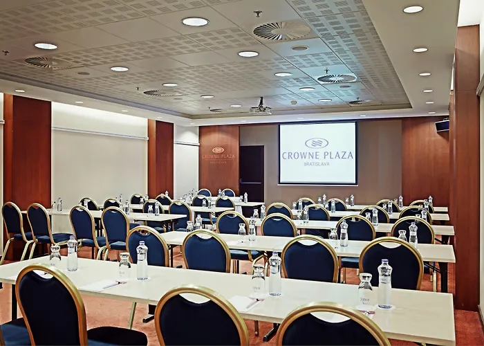 Crowne Plaza By Ihg Hotell 4*