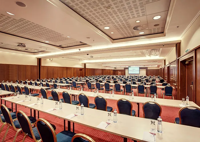 Crowne Plaza By Ihg Hotel 4*