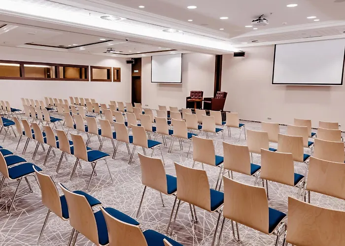 Crowne Plaza By Ihg Hotell 4*