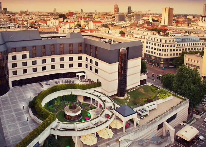 Crowne Plaza By Ihg Hotel 4*