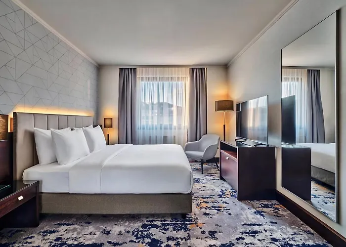 Crowne Plaza By Ihg Hotell 4*