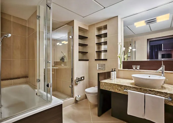 Crowne Plaza By Ihg Hotell