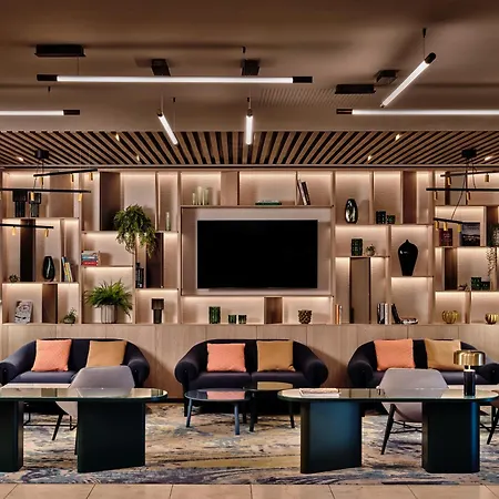 מלון Crowne Plaza By Ihg 4*
