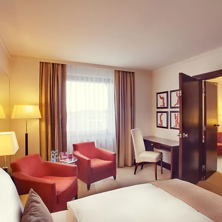 Crowne Plaza By Ihg מלון 4*