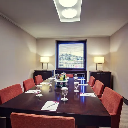 מלון Crowne Plaza By Ihg 4*