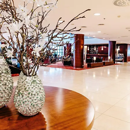 מלון Crowne Plaza By Ihg 4*