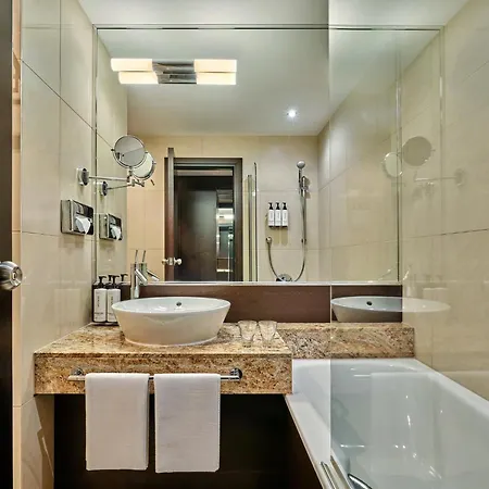מלון Crowne Plaza By Ihg 4*
