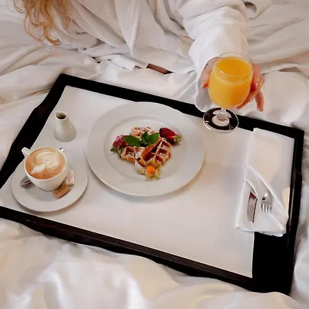 Отель Crowne Plaza By Ihg 4*