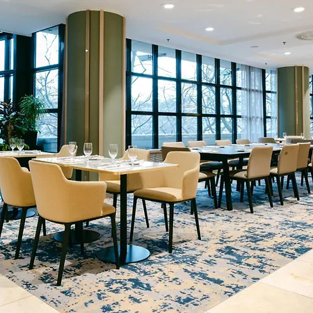 Crowne Plaza By Ihg Отель