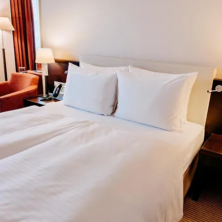Отель Crowne Plaza By Ihg 4*