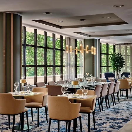 Crowne Plaza By Ihg Готель 4*