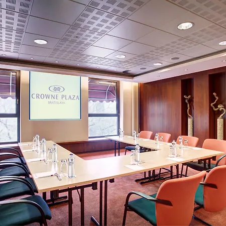 Crowne Plaza By Ihg Готель Братислава