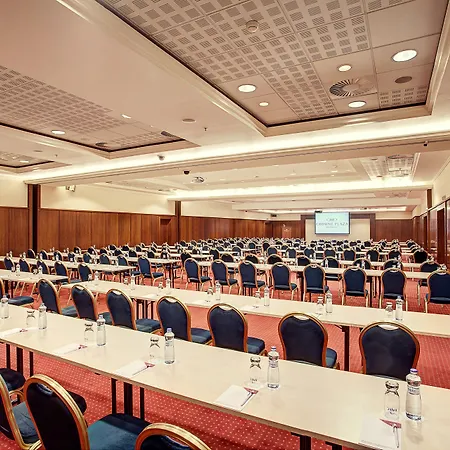 Crowne Plaza By Ihg Готель 4*