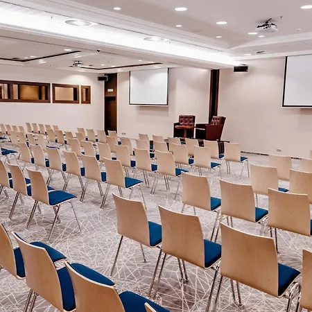 Crowne Plaza By Ihg Hotel 4*