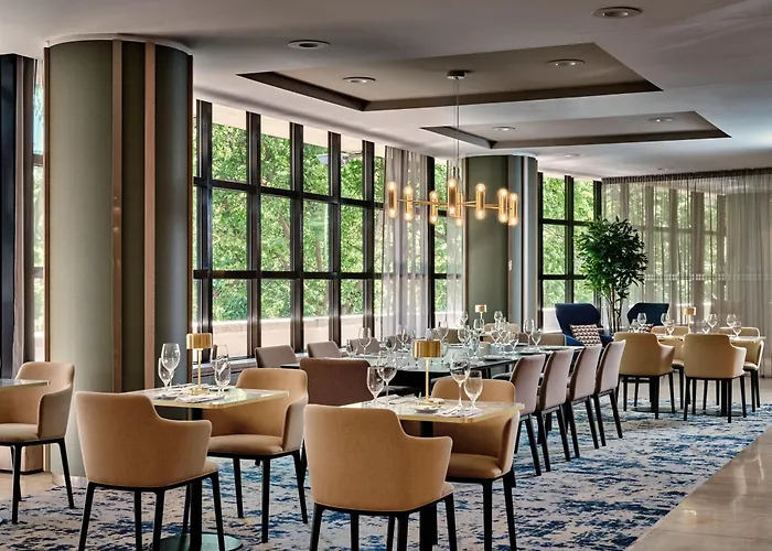 Crowne Plaza By Ihg Otel 4*